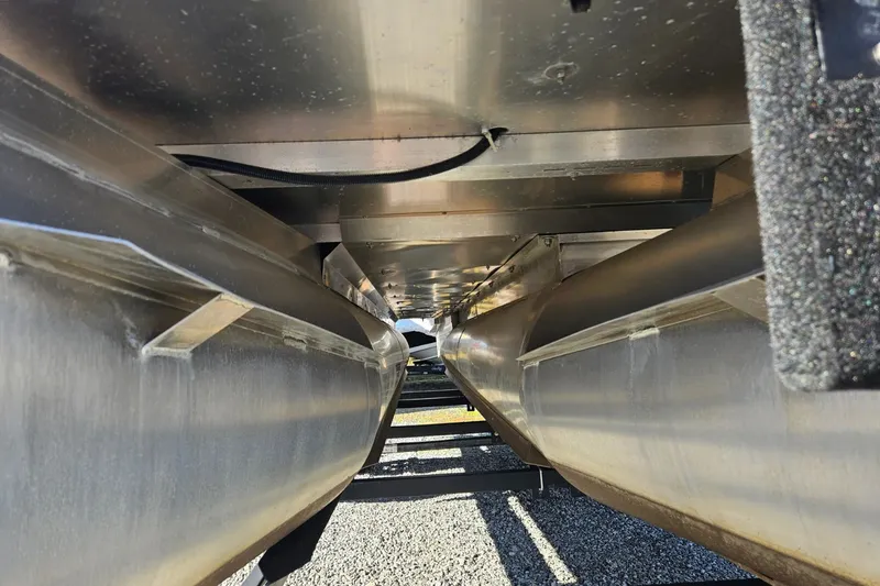 Slide: The Image of Underside of a 2021 Crest 220 DLX pontoon boat. - 29