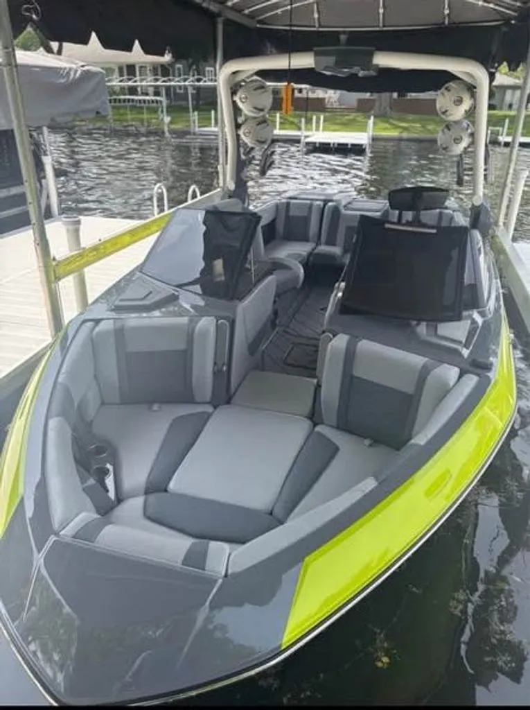 Slide: The Image of Malibu Wakesetter 23 LSV 2024 - 1