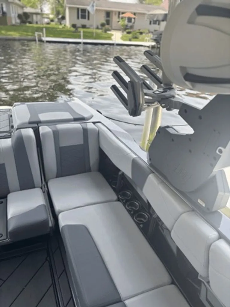 Slide: The Image of Malibu Wakesetter 23 LSV 2024 - 10