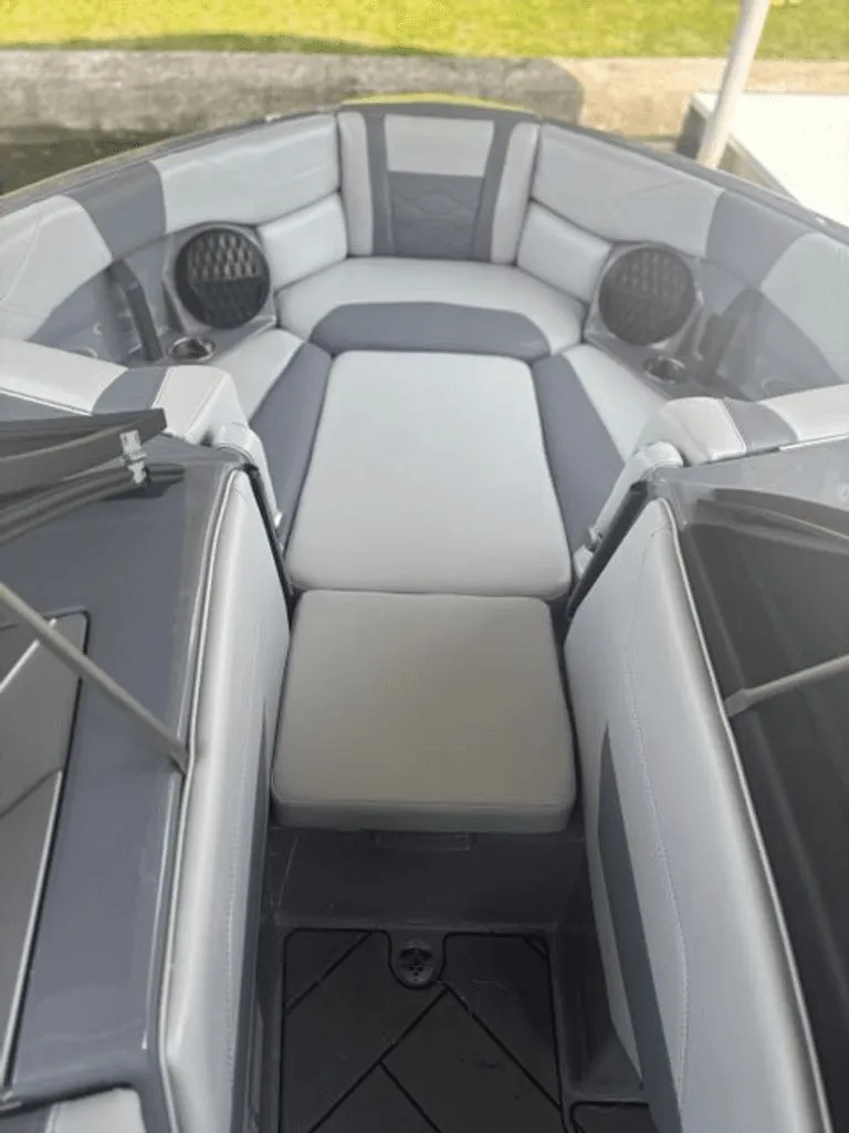 Slide: The Image of Malibu Wakesetter 23 LSV 2024 - 14
