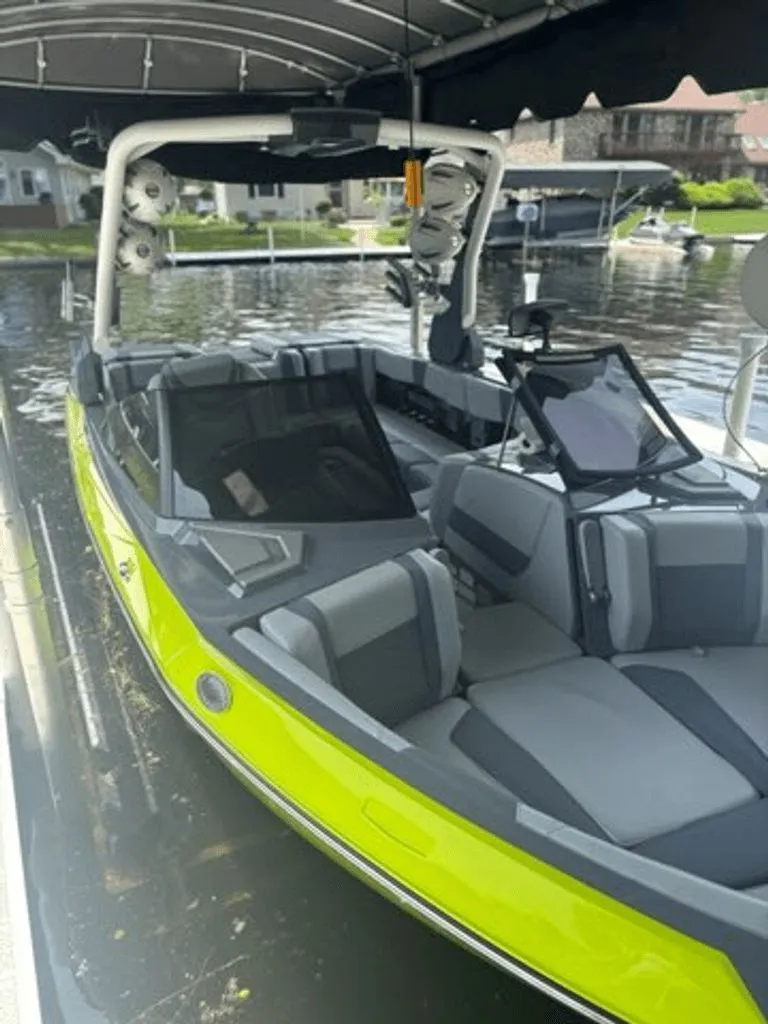 Slide: The Image of Malibu Wakesetter 23 LSV 2024 - 17