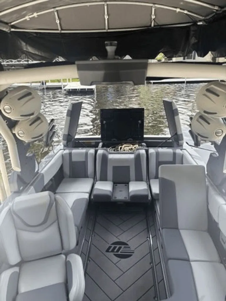 Slide: The Image of Malibu Wakesetter 23 LSV 2024 - 8