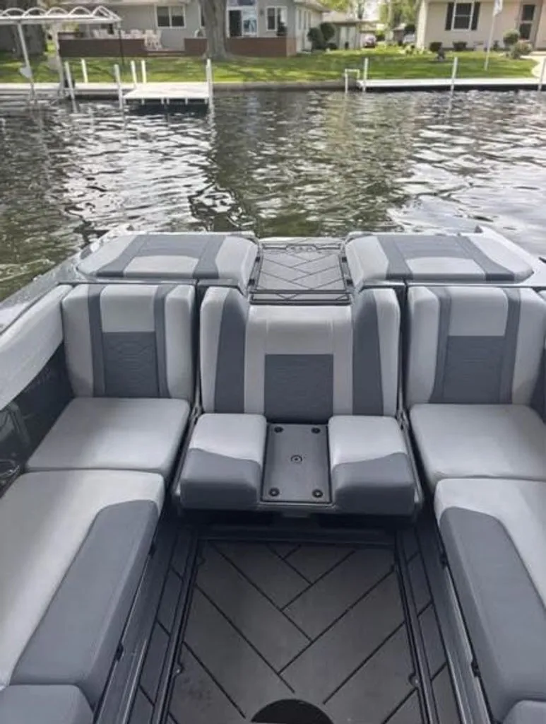 Slide: The Image of Malibu Wakesetter 23 LSV 2024 - 9