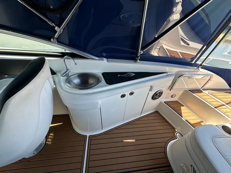 Slide: The Image of Interior of a 2014 Sea Ray 260 Sundeck with sink and seating area. - 19