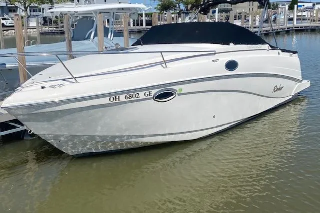 The Image of 2005 Rinker Fiesta Vee 250 boat docked in a marina, side view. - 0