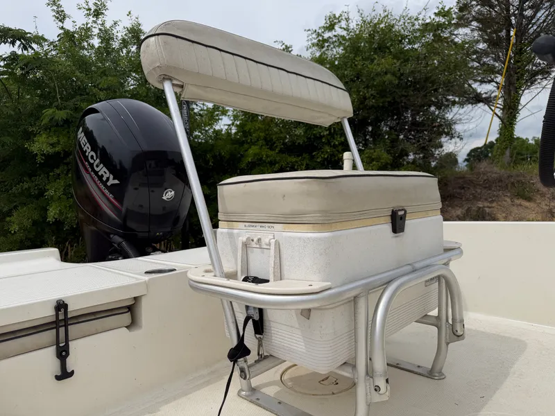 Slide: The Image of 2017 Mako Skiff 19 CPX with Mercury engine and bench seat. - 9