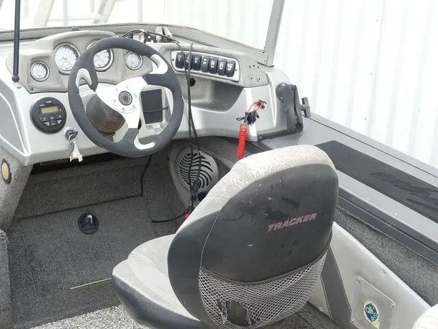Slide: The Image of Tracker Targa V-18 WT 2016 - 24