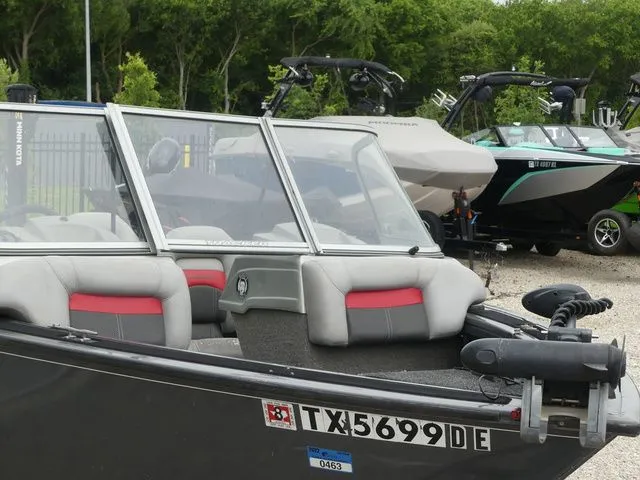 Slide: The Image of Tracker Targa V-18 WT 2016 - 6