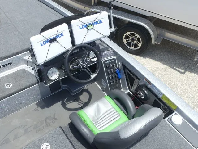 Slide: The Image of Interior of 2022 Falcon Bass Boats F21 TE with Lowrance electronics. - 15