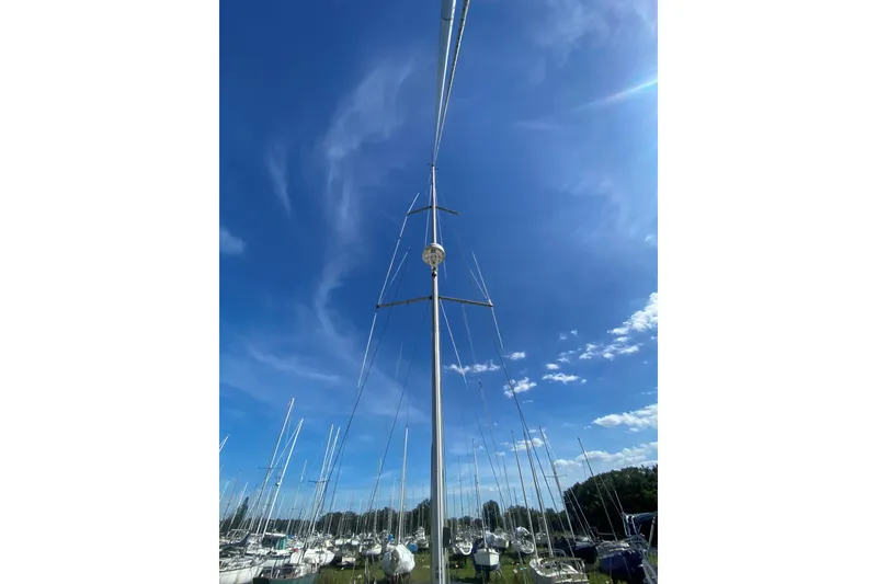 Slide: The Image of Tall mast of a 2002 Beneteau Oceanis Clipper 361 sailboat against a clear blue sky. - 21
