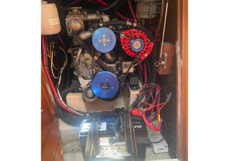 Slide: The Image of Engine compartment of 2002 Beneteau Oceanis Clipper 361. - 39
