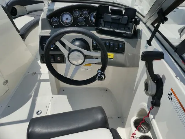 Slide: The Image of Interior view of 2016 Stingray 214 LR boat cockpit. - 9