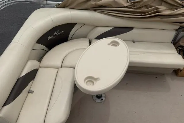 Slide: The Image of Luxurious seating area on a 2016 SunChaser Oasis Fish 820 Cruise-N-Fish boat. - 9
