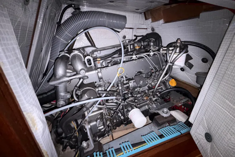 Slide: The Image of Engine compartment of a 1998 Jeanneau Sun Odyssey 45.2 sailboat. - 84