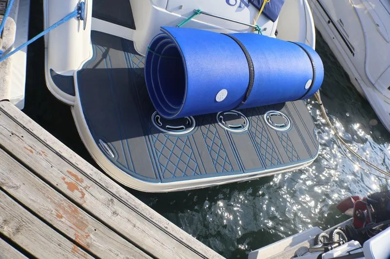 Slide: The Image of 2003 Formula 400 Super Sport boat with blue mat on swim platform. - 10