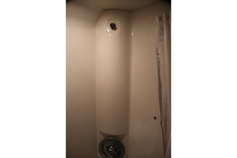 Slide: The Image of Shower area inside a 2003 Formula 400 Super Sport boat. - 30