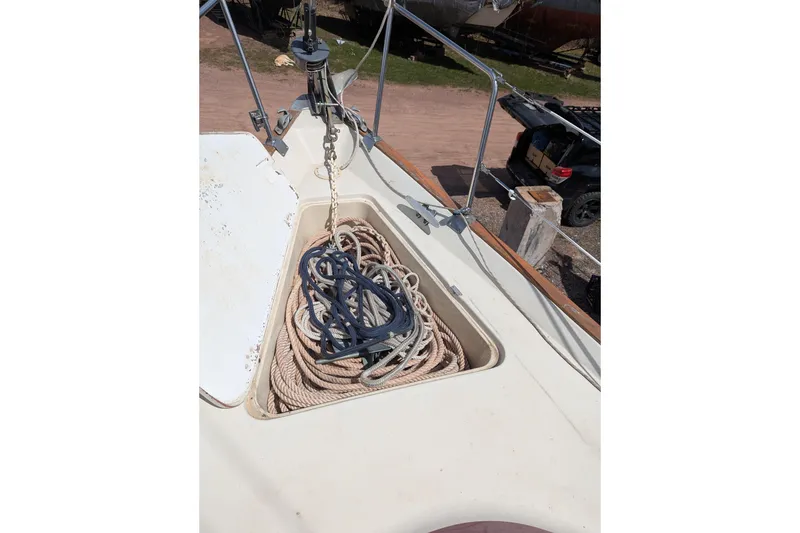 Slide: The Image of Deck of 1982 Pearson 323 sailboat with ropes and anchor chain. - 44