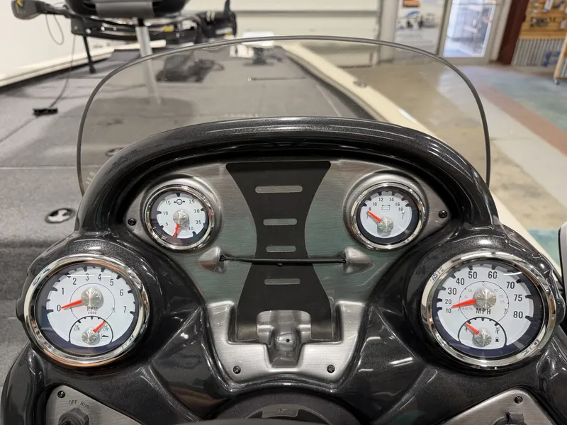 Slide: The Image of Dashboard of a 2019 Tracker Pro Team 195 TXW boat. - 18