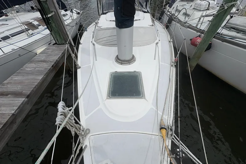 Slide: The Image of 1989 Hunter Vision 32 sailboat docked, showing deck and rigging details. - 11