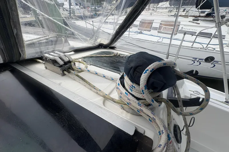 Slide: The Image of Sailboat deck with ropes and winch on a 1989 Hunter Vision 32. - 20