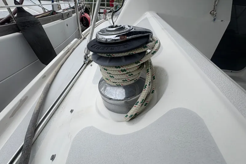 Slide: The Image of Winch with rope on 1989 Hunter Vision 32 sailboat deck. - 35