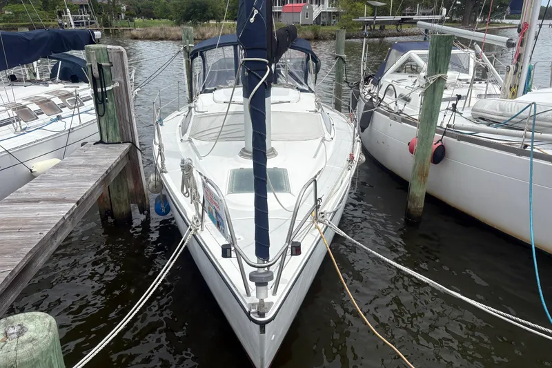 Slide: The Image of 1989 Hunter Vision 32 sailboat docked at marina, surrounded by other boats. - 4