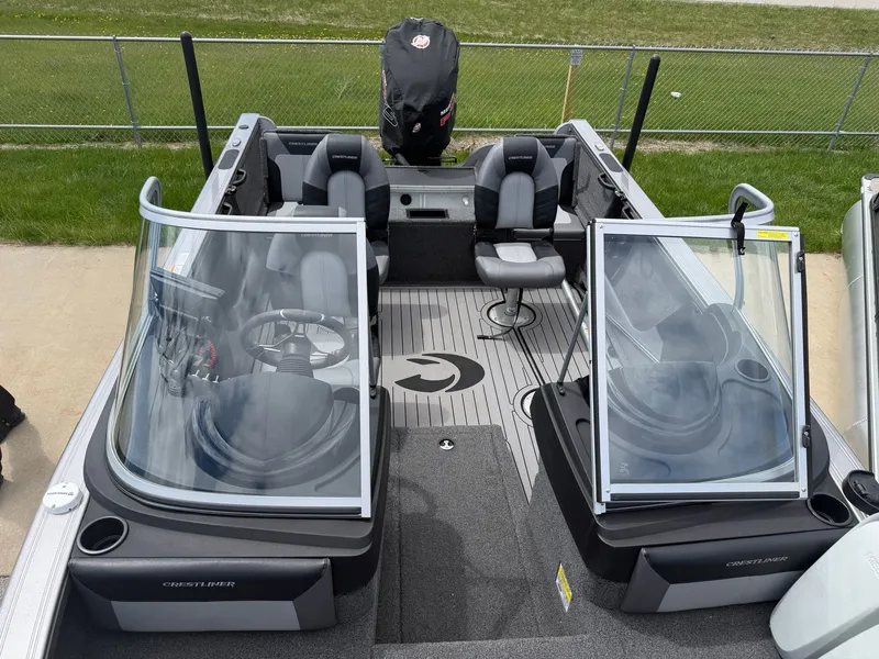 Slide: The Image of Interior view of a 2021 Crestliner 1750 Super Hawk boat. - 14
