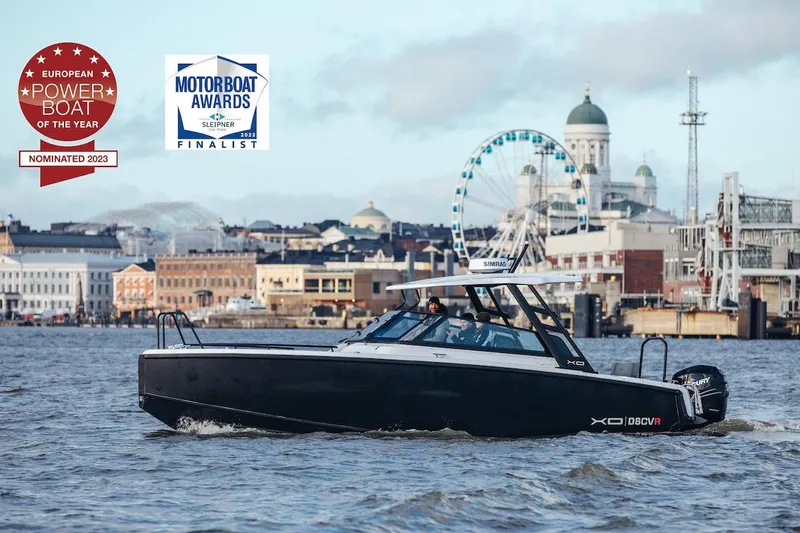 The Image of 2027 XO DSCVR 9 T-TOP boat cruising in city harbor, nominated for European Powerboat of the Year 2023. - 1
