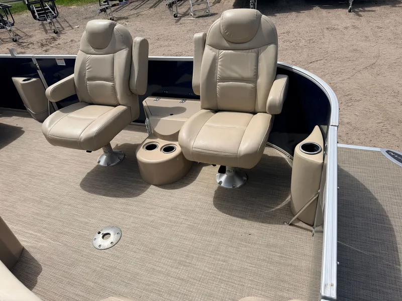 Slide: The Image of Sylvan Mirage 8524 LE & 150HP Mercury 4Stroke - $29,995 2016 - 14