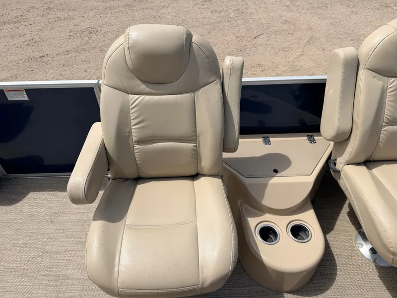 Slide: The Image of Beige leather seats on a 2016 Sylvan Mirage 8524 LE boat. - 18
