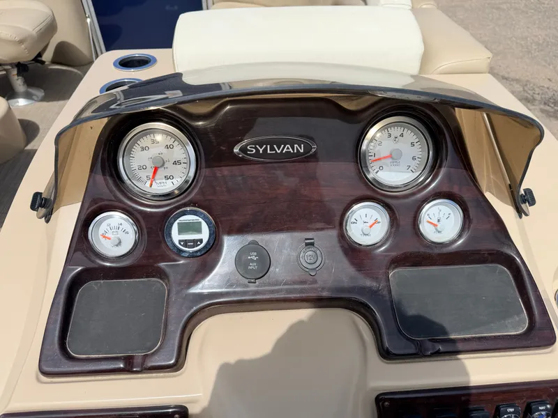 Slide: The Image of Dashboard of a 2016 Sylvan Mirage 8524 LE boat. - 24