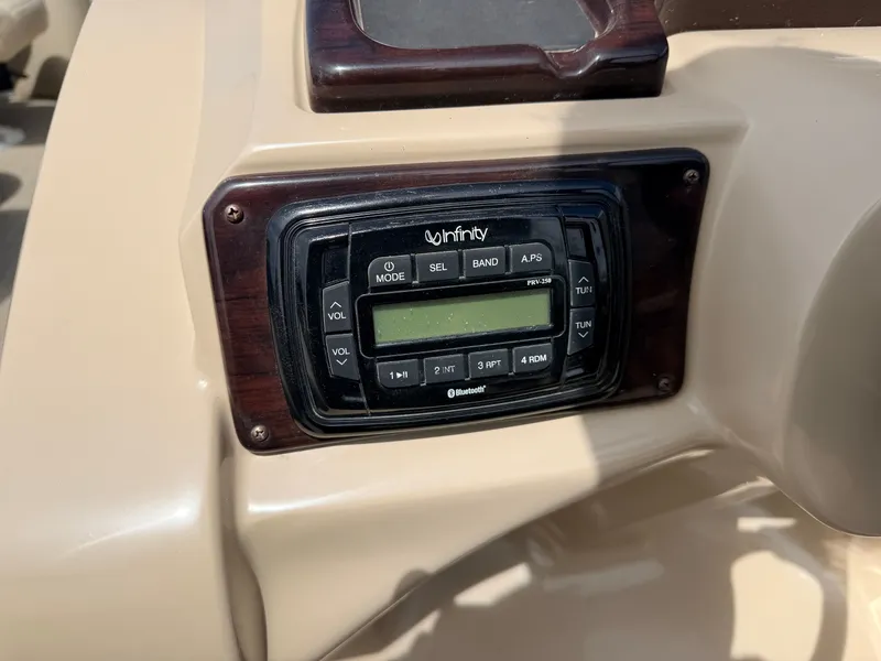 Slide: The Image of Infinity stereo system on 2016 Sylvan Mirage 8524 LE boat. - 25