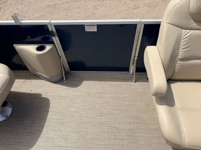 Slide: The Image of Sylvan Mirage 8524 LE & 150HP Mercury 4Stroke - $29,995 2016 - 27