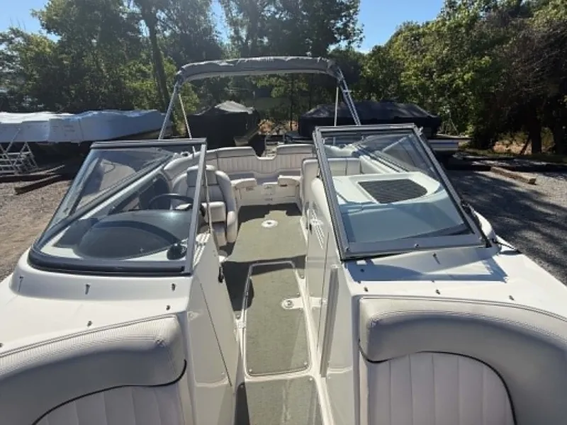 Slide: The Image of 2009 Bayliner 225 BR boat with open cockpit and sunshade. - 7