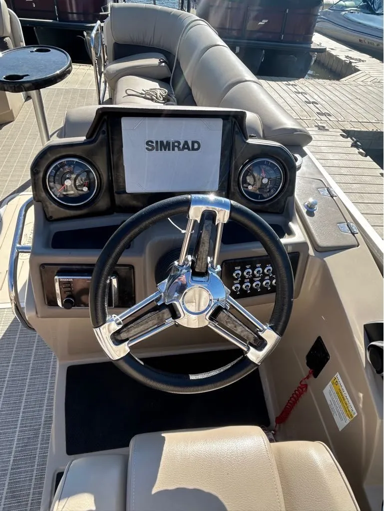 Slide: The Image of Steering console of a 2018 G3 EL 326SE boat. - 7