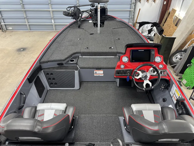 Slide: The Image of Interior of a 2023 Nitro Z18 Pro boat with modern cockpit. - 10