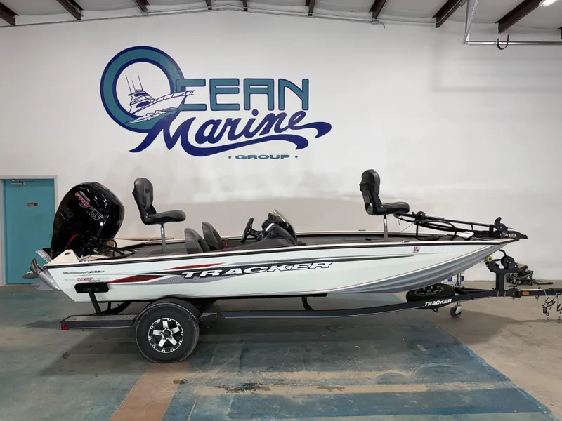 The Image of Tracker Pro Team 195 TXW 2019 - 1