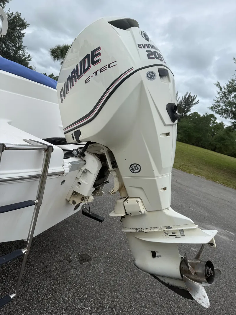 Slide: The Image of Evinrude E-TEC outboard motor on 2005 Wellcraft 212 Fisherman boat. - 2