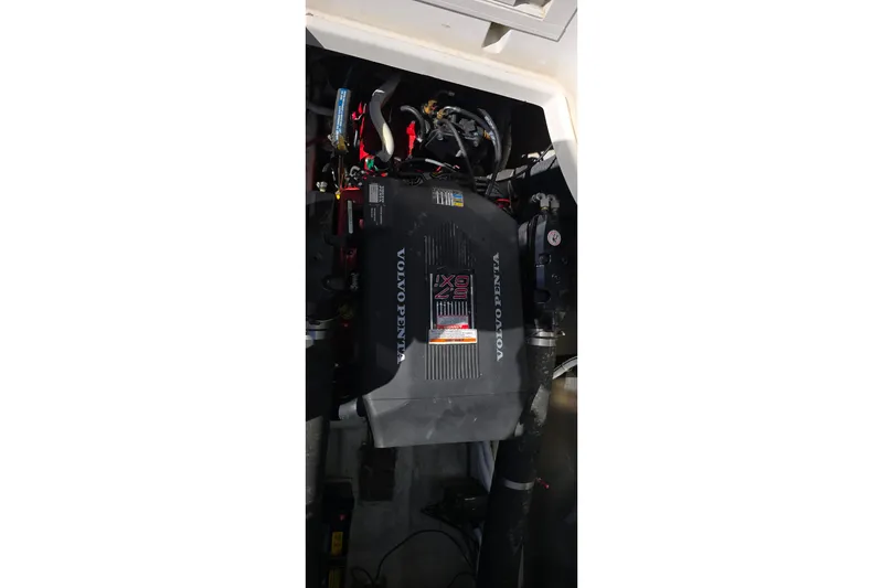Slide: The Image of Volvo Penta engine in 2006 Carver 36 Mariner boat, detailed view. - 48