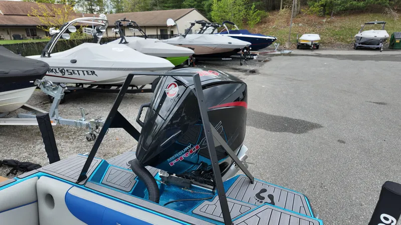 Slide: The Image of Outboard motor on a 2025 Flightcraft boat. - 20