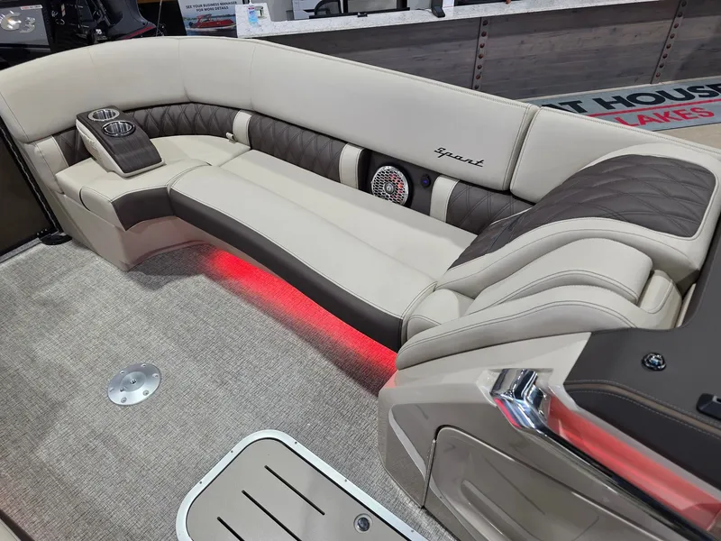Slide: The Image of Luxurious seating in the Bennington 25QFB ESP TRI PB 2026 boat. - 12