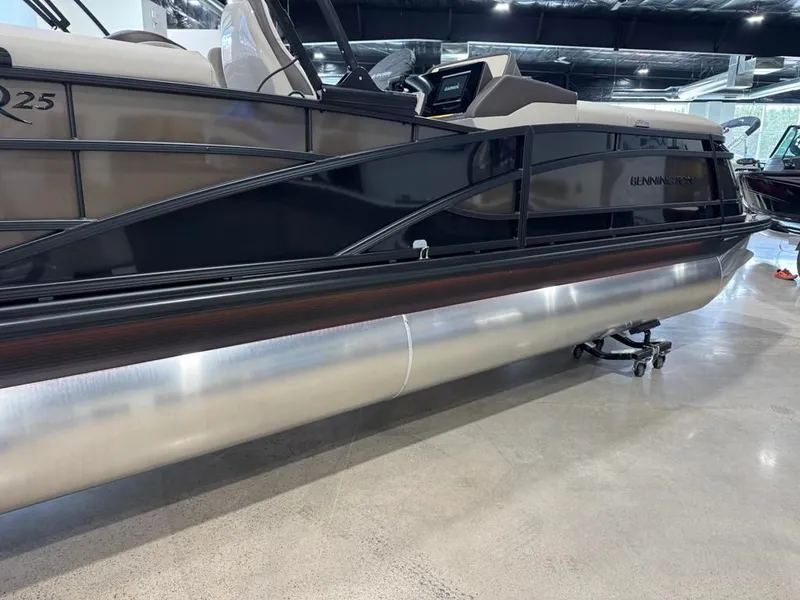 Slide: The Image of Bennington 25QFB ESP TRI PB 2026 pontoon boat in showroom. - 4