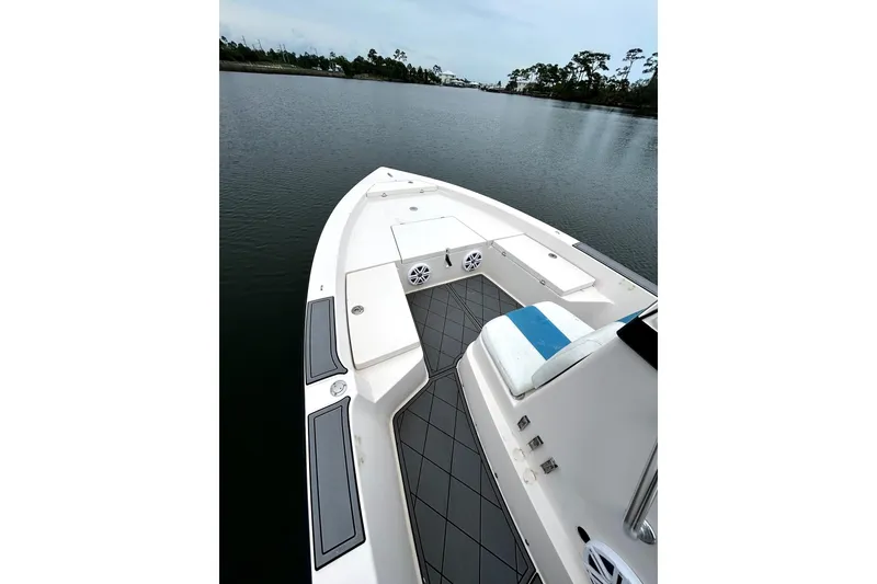 Slide: The Image of 2004 Pathfinder 2200 V boat on calm water, featuring spacious deck and seating. - 4