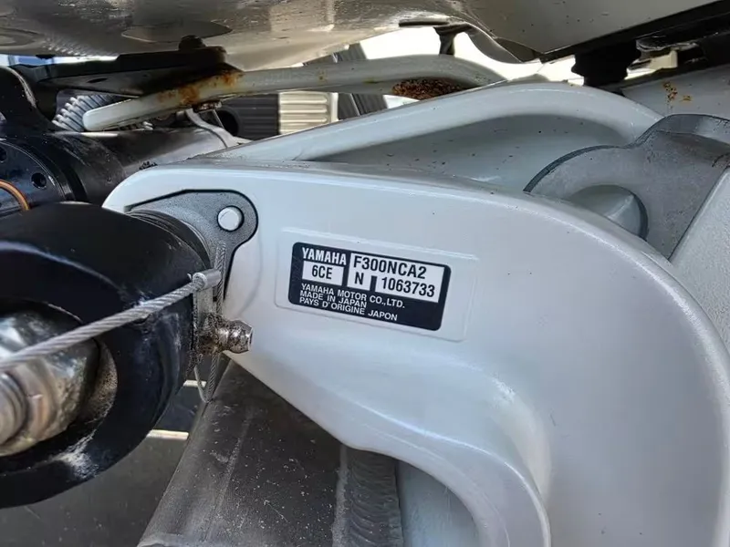 Slide: The Image of Yamaha Motor F300NCA2 on Bennington 25QXFB 2020 boat. - 11