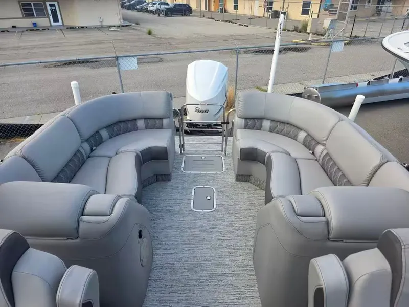 Slide: The Image of Interior of a 2020 Bennington 25QXFB pontoon boat with gray seating. - 8
