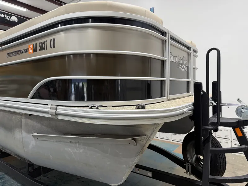 Slide: The Image of 2022 G3 SELECT 20 C pontoon boat on trailer. - 13