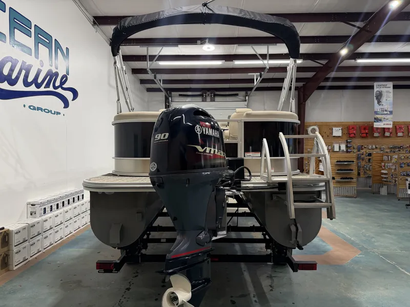 Slide: The Image of 2022 G3 SELECT 20 C pontoon boat with Yamaha 90 HP engine. - 3