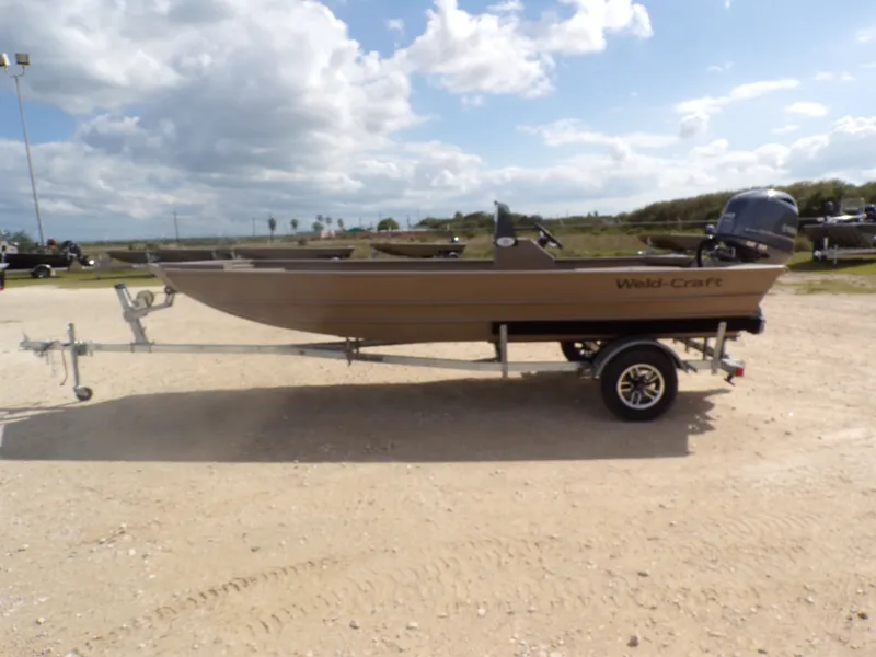 The Image of 2026 Weldcraft 1850 MUVDD SP DLX CC FO boat on trailer. - 1