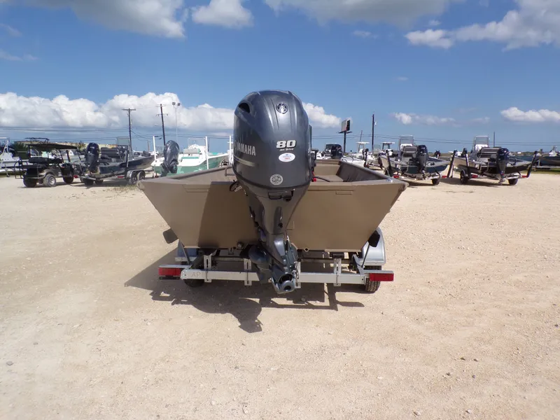 Slide: The Image of Weldcraft 1850 MUVDD SP DLX CC FO 2026 with Yamaha motor on trailer. - 12