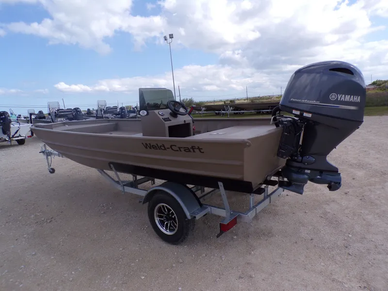 Slide: The Image of Weldcraft 1850 MUVDD SP DLX CC FO boat, 2026 model, with Yamaha engine. - 14